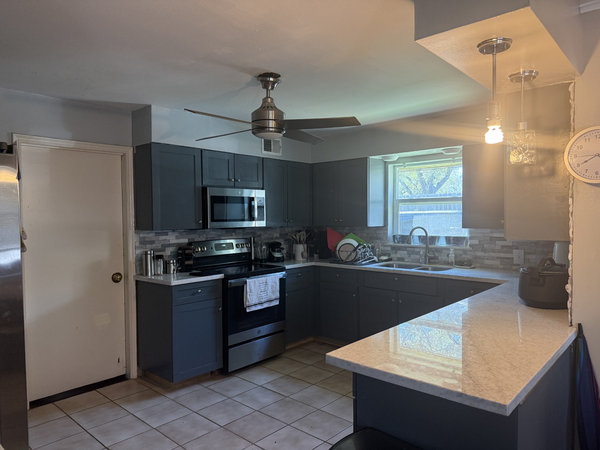 Kitchen 3.jpeg